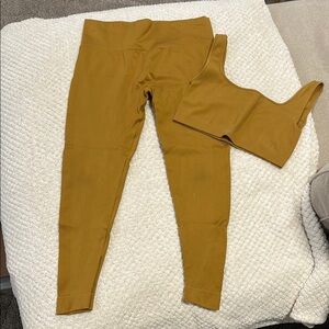 SET Active Mustard Leggings and Top Set
